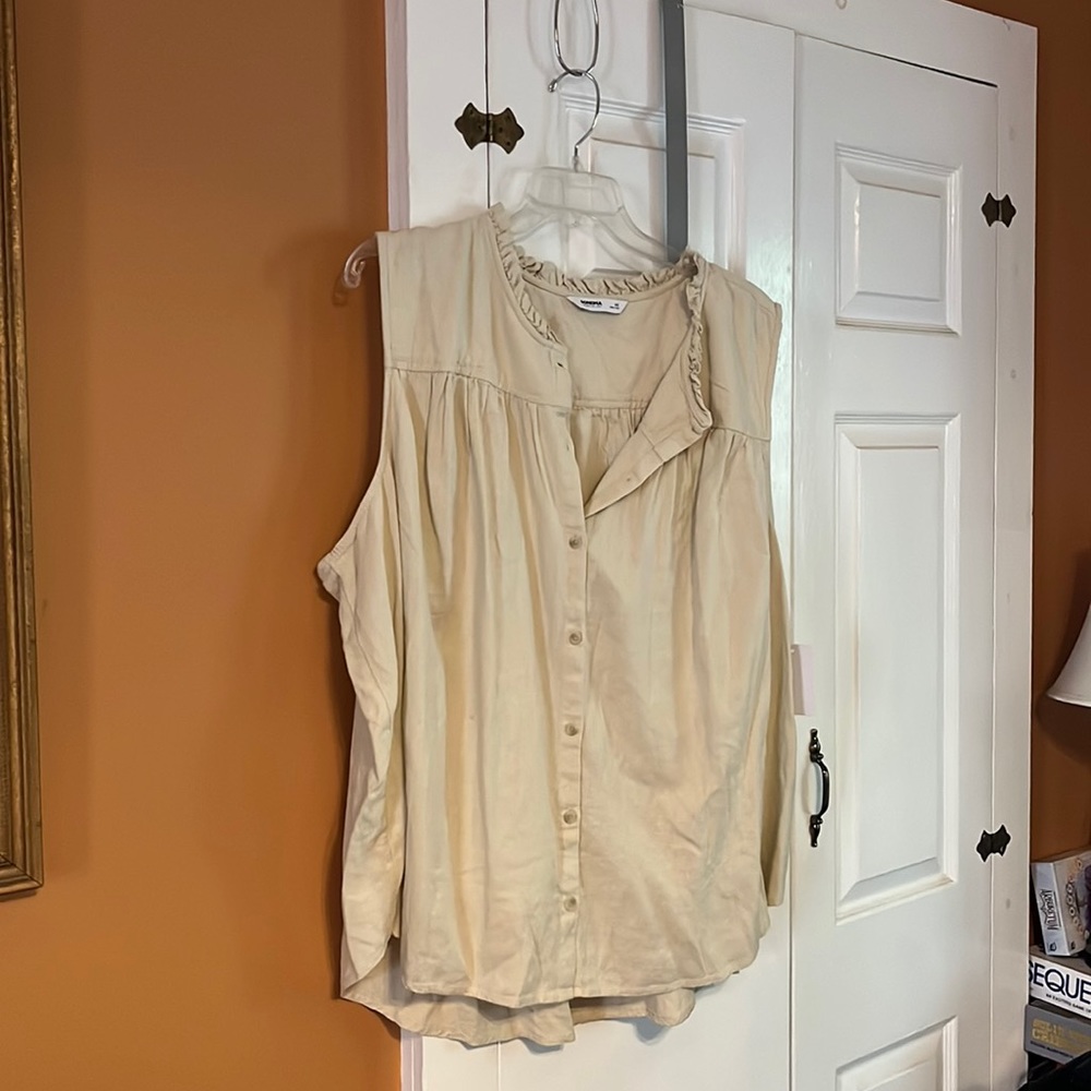 Sonoma 4x sand color button down blouse, NWT